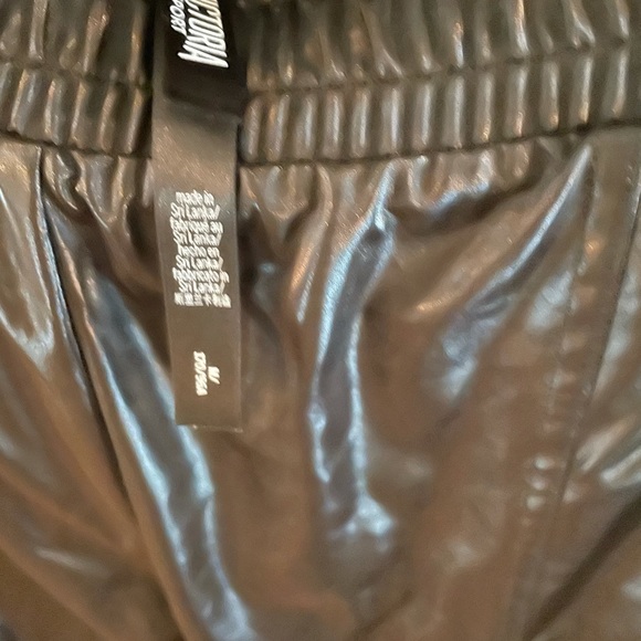 Victoria sport joggers size M - Picture 4 of 4